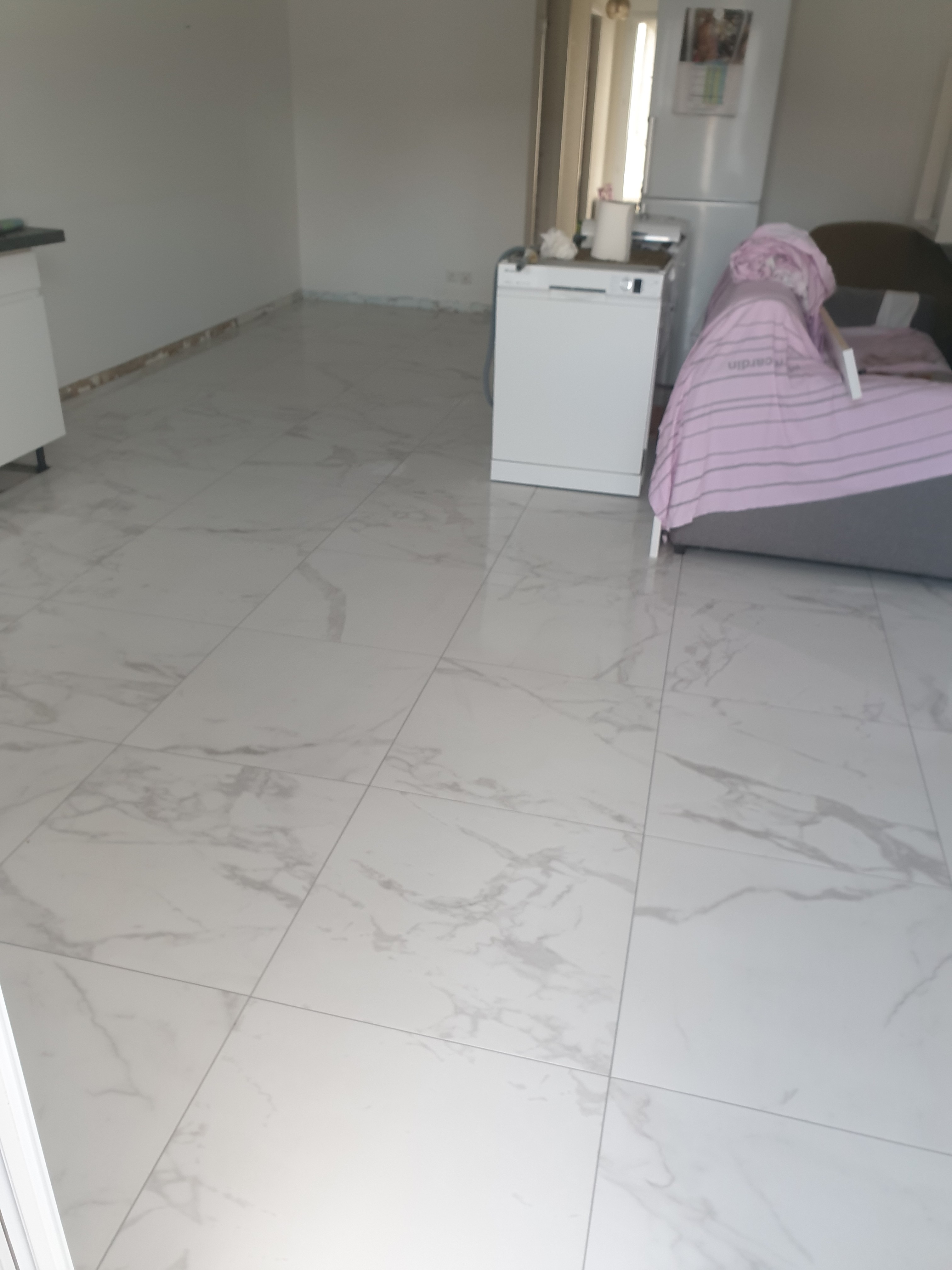 Pose d'un carrelage 60x60 sur une surface de 90m2