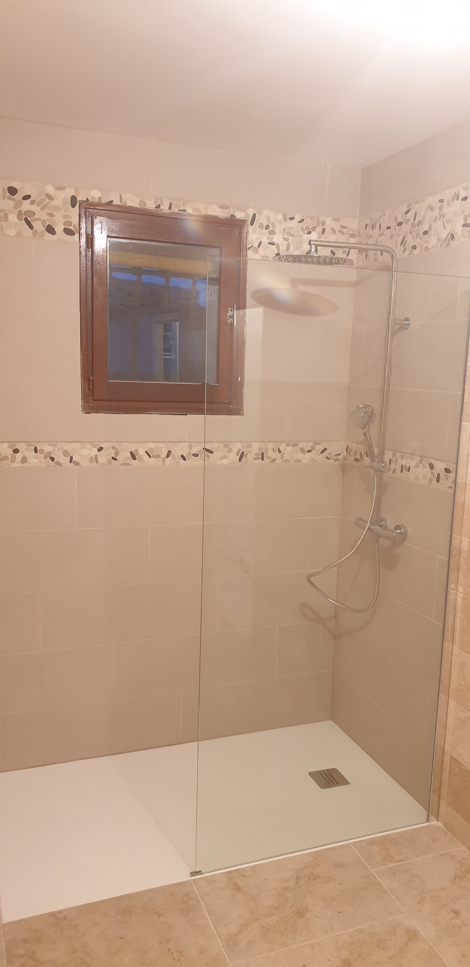 Rénovation totale d'une salle de bain avec douche à l'italienne